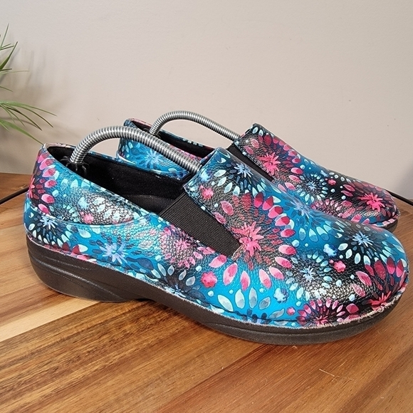 Spring Step Manila Clog Work Shoe Blue pink print colorful Size 8.5 - Picture 5 of 17